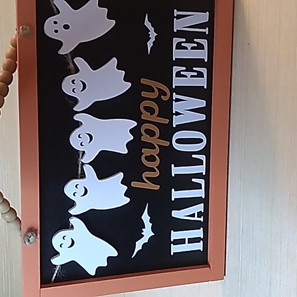 Wooden Happy Halloween Sign w flying ghosts, super cute measures 12 x 8 inches - Picture 2 of 5